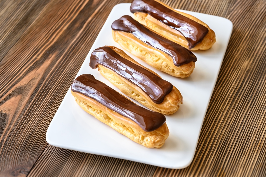 eclairs-with-chocolate-topping.jpg